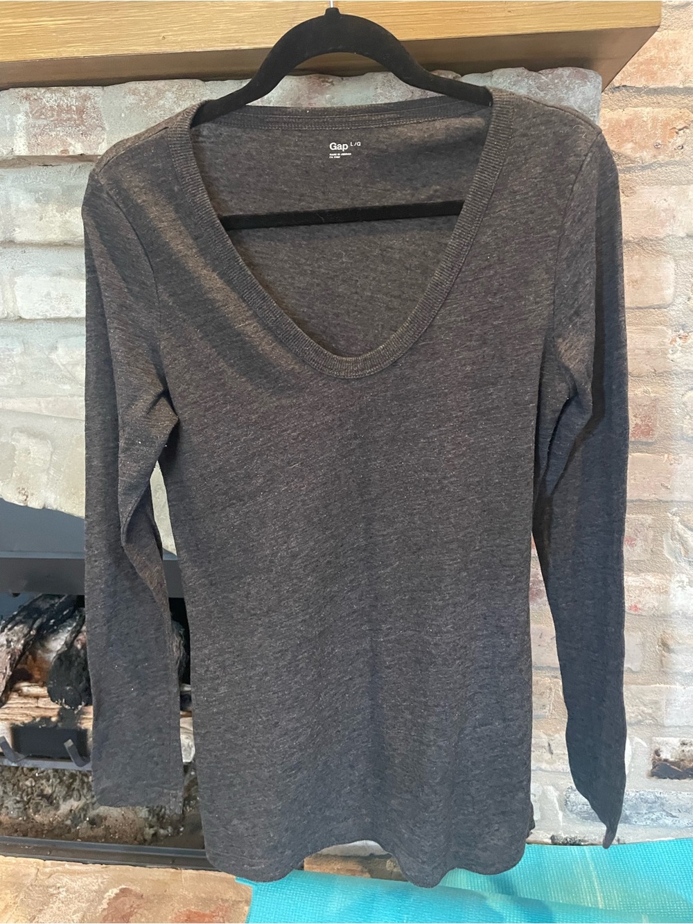 GAP Women's Charcoal Gray V-Neck Long Sleeve Tee